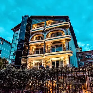 Otel Broadway Tiran