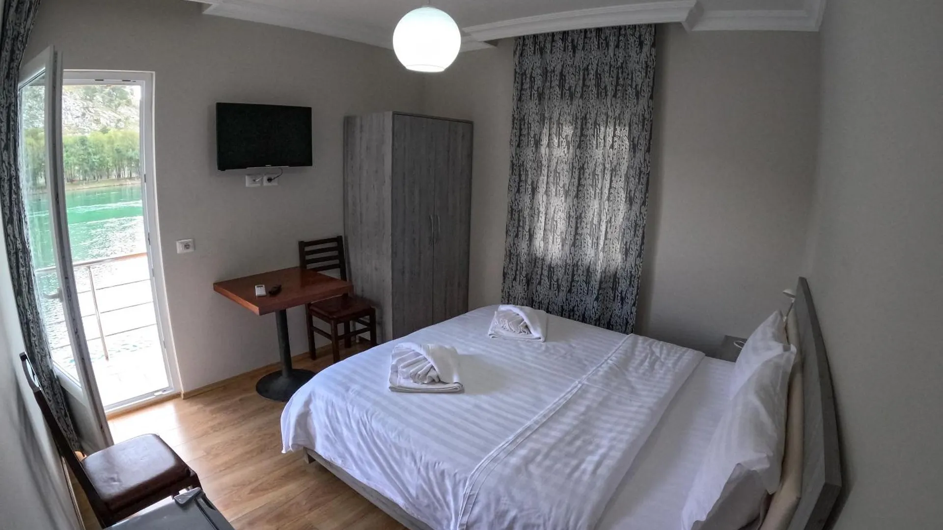 Buna Park Hotel Berdic e Siperme 4*,