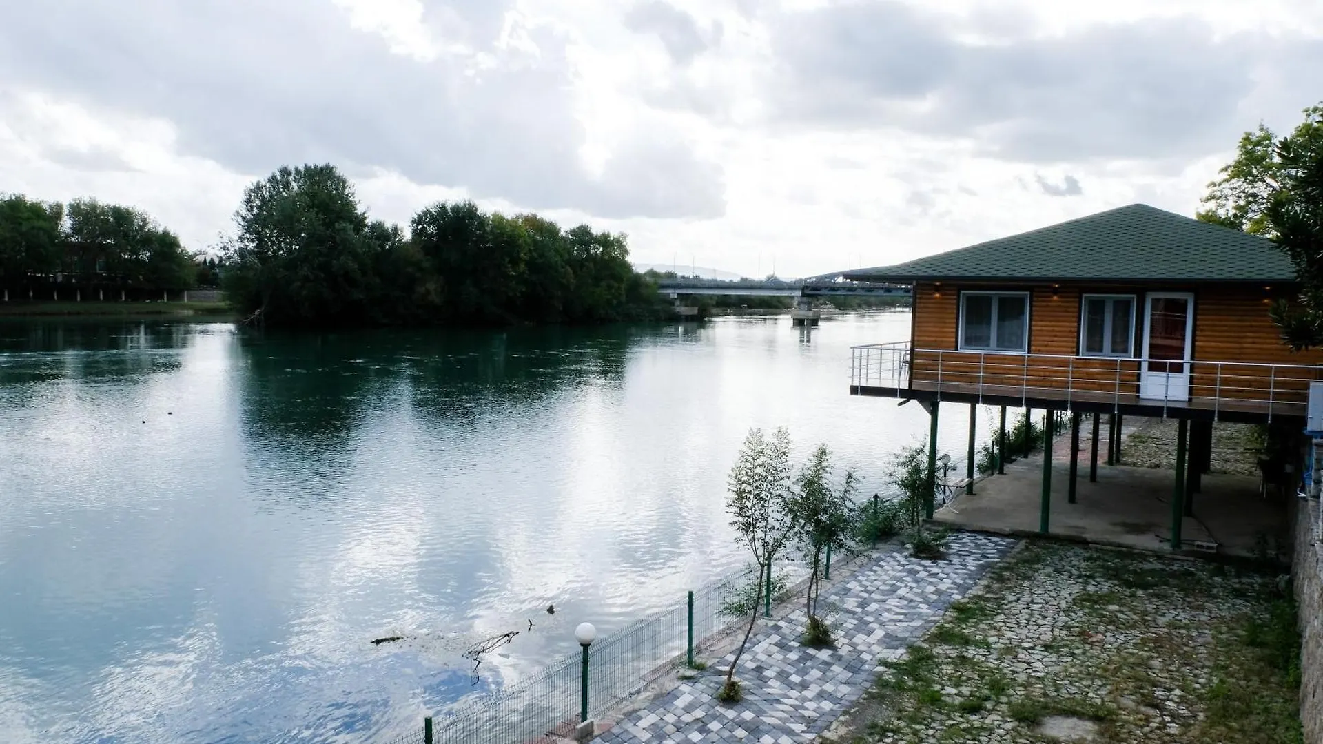 Buna Park Hotel Berdic e Siperme