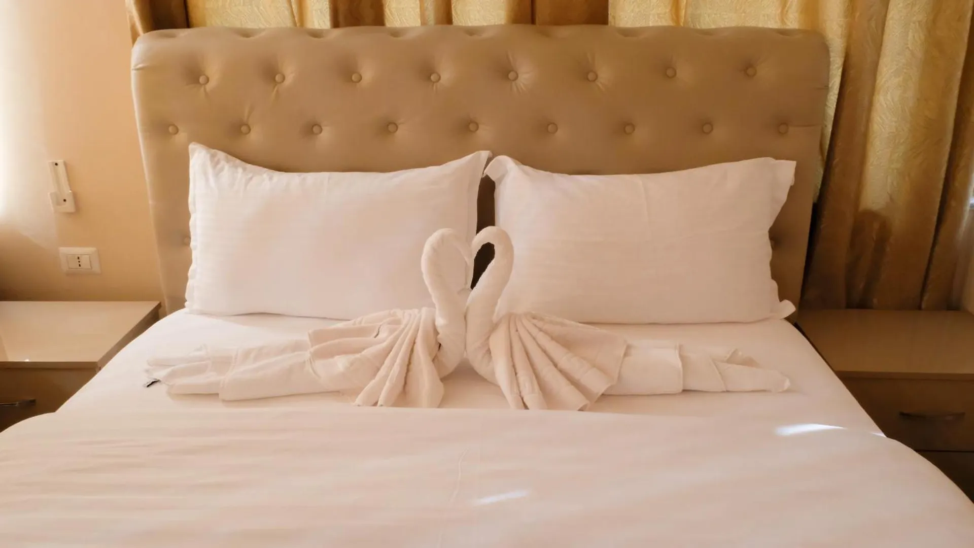 Buna Park Hotel شكودر 4*,