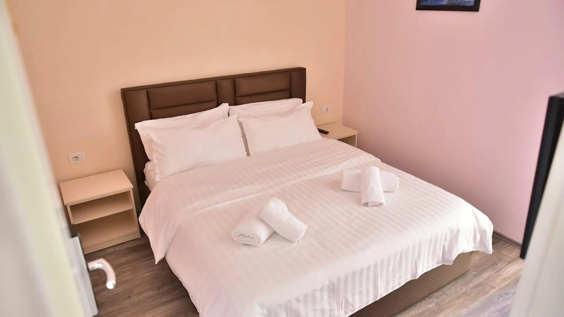Buna Park Hotel Berdic e Siperme 4*,
